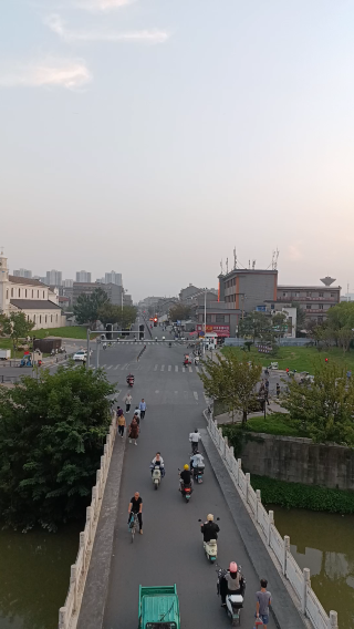 normal day in Jingzhou 
