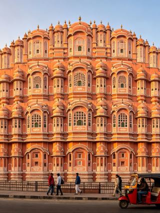 Jaipur, India | Fall into a pink fairytale city! A romantic palace tour in Rajasthan