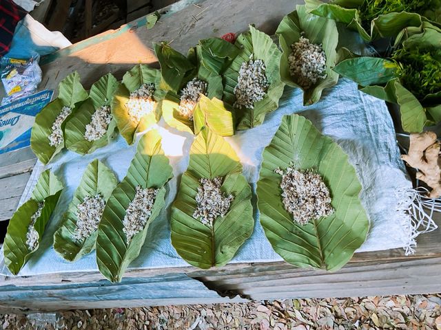 ตลาดนัดเก่าแก่ : ตลาดนัดวันอาทิตย์