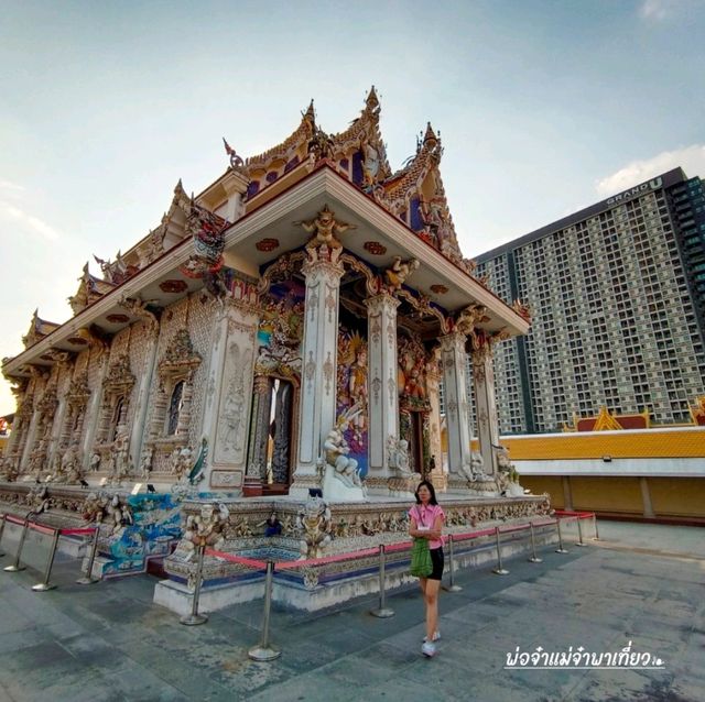 วัดปริวาสราชสงคราม วัดสวยกับงานศิลป์ร่วมสมัย