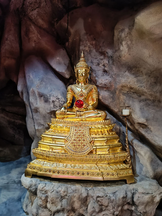 สุขสงบ จบที่ วัดหลวงพี่แซม วัดสวยชลบุรี