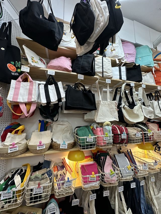 今、流行りのストラップ作り！