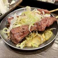 【神戸・三宮】希少部位の絶品焼きとんが1本120円「四文屋 三宮2号店」