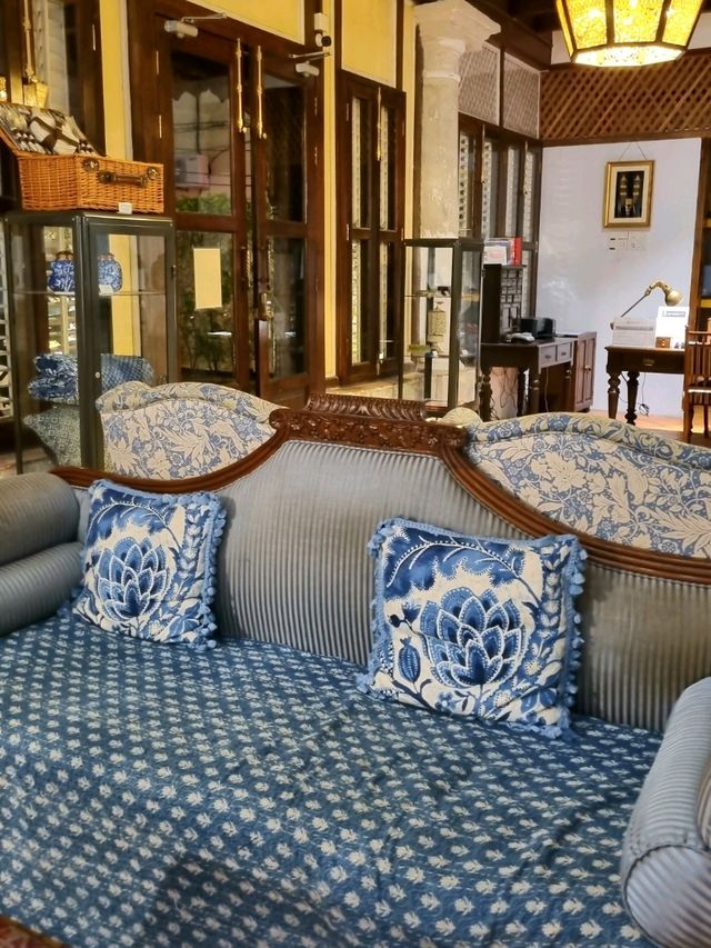 COLORFUL MANSION ROOM AT JAWI PERANAKAN