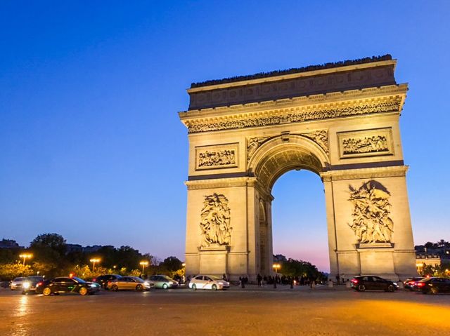 巴黎🇫🇷早午夜在過百年歷史的凱旋門