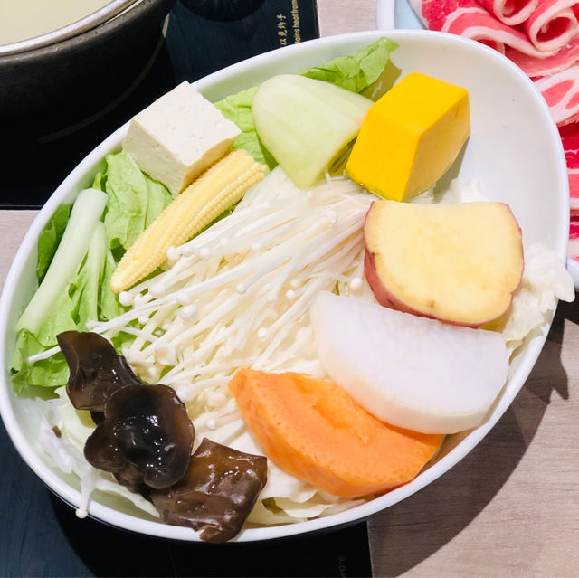 高貴不貴的書香味火鍋：雞湯大叔信義誠品店