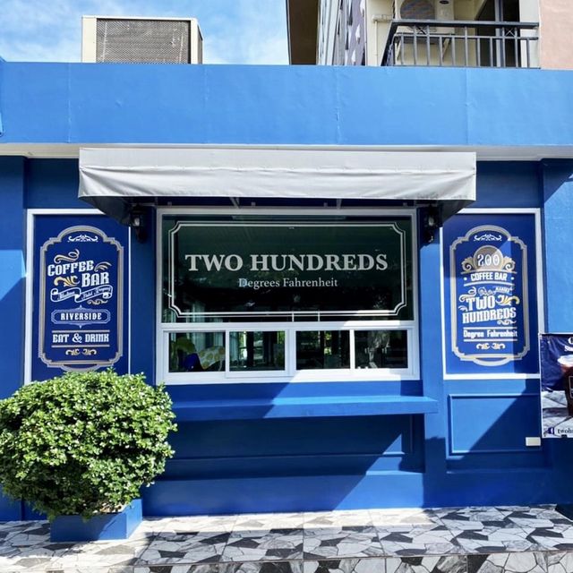 Two hundreds Café 