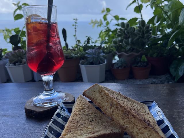 🌊 5181聽海文創&咖啡：咖啡品味的海濱饗宴！☕🌴