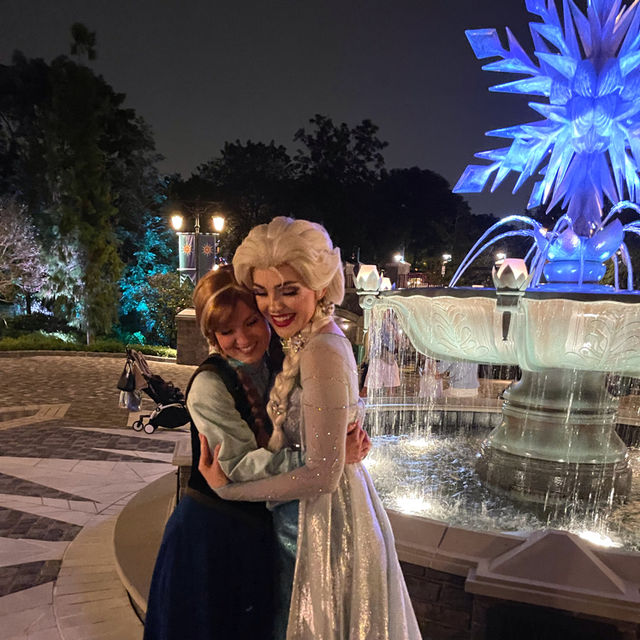 香港迪士尼全球首個World of Frozen日夜黃昏美景