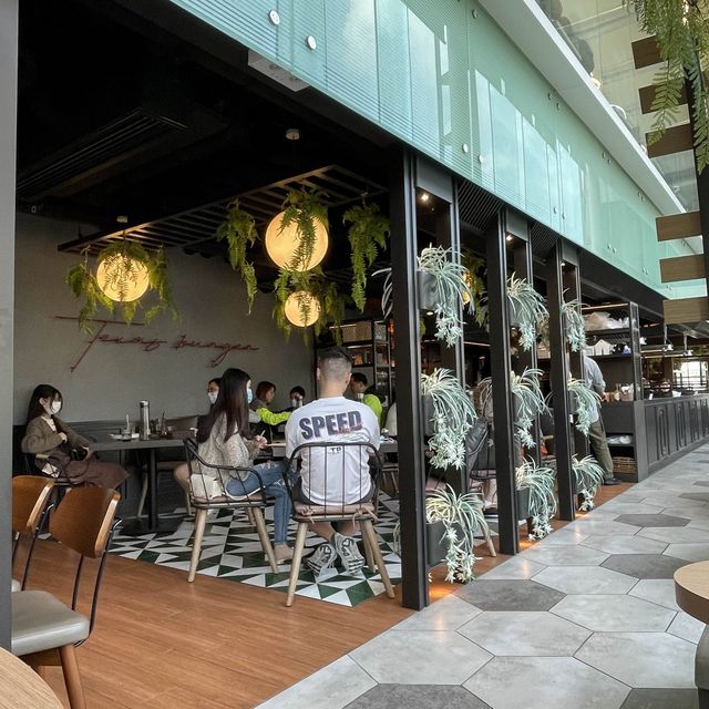香港荃灣｜植物牛肉burger打卡餐廳🍔