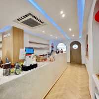 นั่งขิวๆที่ร้าน Toasto cafa ติดกับ mrt ท่าพระ 
