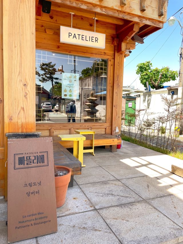 경주 한옥뷰+대릉원뷰를 함깨 볼 수 있는 도넛맛집 빠뜰리에 소개해요!