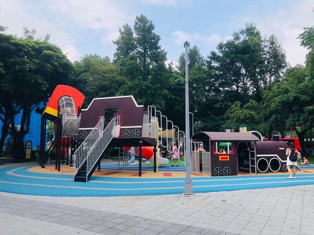 台北｜🌳🏀親子好去處🛝🚂 南興公園特色遊戲場