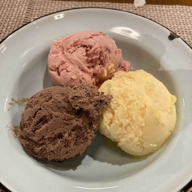 「佐敦逸東酒店餐廳」：美食區域多樣，適合拍照