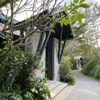 รีสอตหรูหราบนหุบเขาในธีมรถไฟ