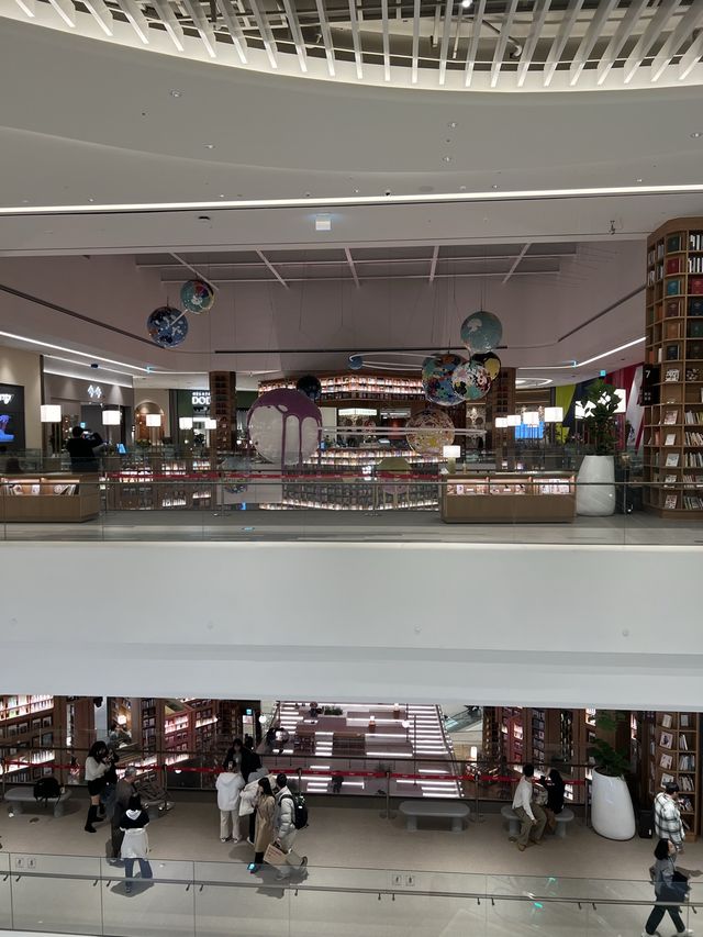 韓国/京畿道【水原】ピョルマダン図書館