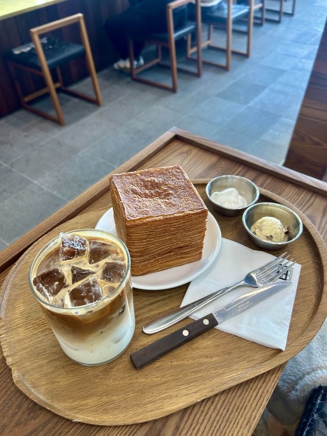 부산 이색디저트 카페!! 찢어 먹는 책 식빵🍞 스페이스단단