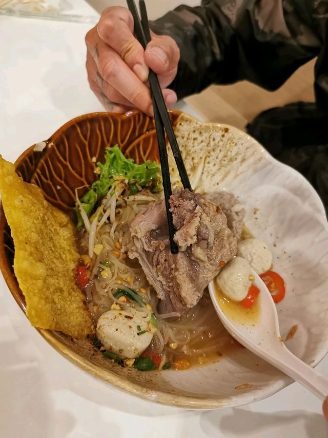 มื้อกลางวันสุดอร่อยที่ ง้วนหลังวัง 