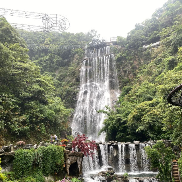 【臺北景點】滿月圓瀑布：壯麗水簾
