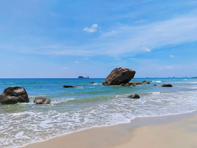 Popular beach with fine grain white sand 