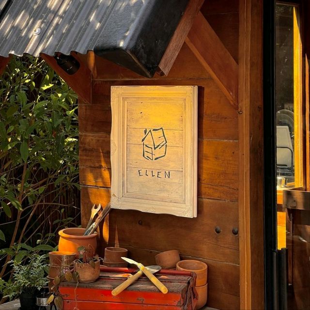 Ellen cafe house
