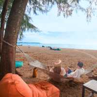 ที่พักเขาหลักริมทะเล สระว่ายน้ำสวย