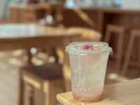 คาเฟ่มินิมอลสไตล์ญี่ปุ่น