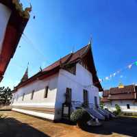 วัดศรีชุม สักการะ “พระเจ้ายืน” 
