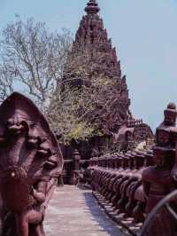 unseen ลพบุรี เดินขึ้น ปราสาท รวมรอยพระพุทธบาท 
