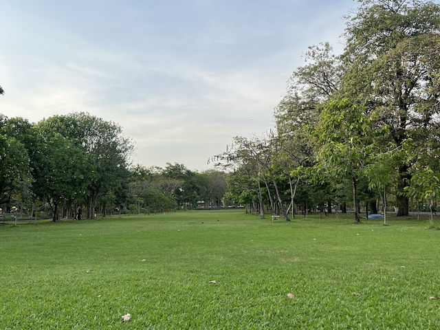 📍🌳 สวนวชิรเบญจทัศ (สวนรถไฟ)