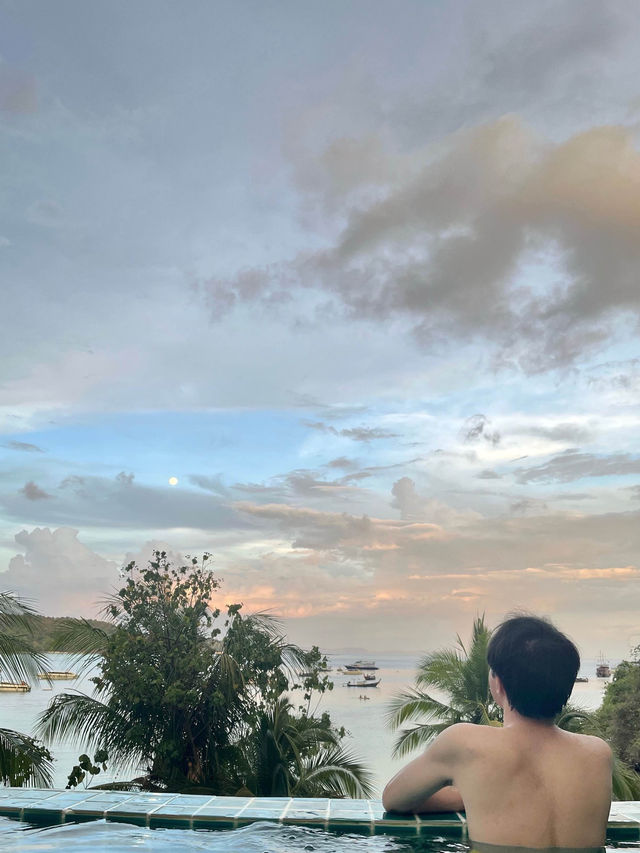 Phi Phi Clift Beach Resort (At krabi)