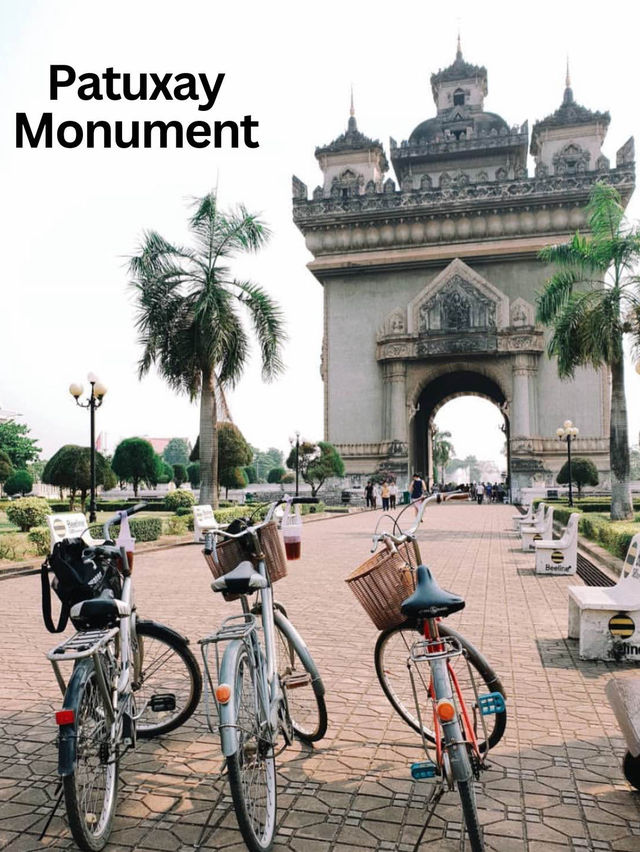 ไปปั่นจักรยานกันที่ Patuxay Monument