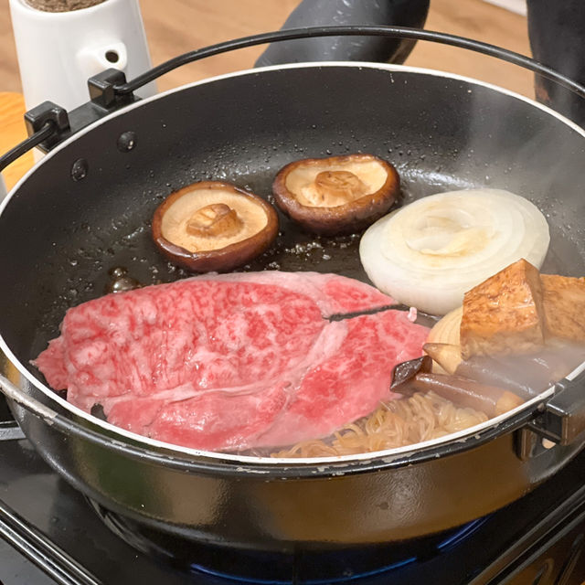 《觀塘高質壽喜燒 店員全程幫忙烹調💯》