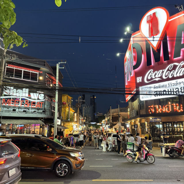 ถนนบรรทัดทอง ถนนแห่งของกิน