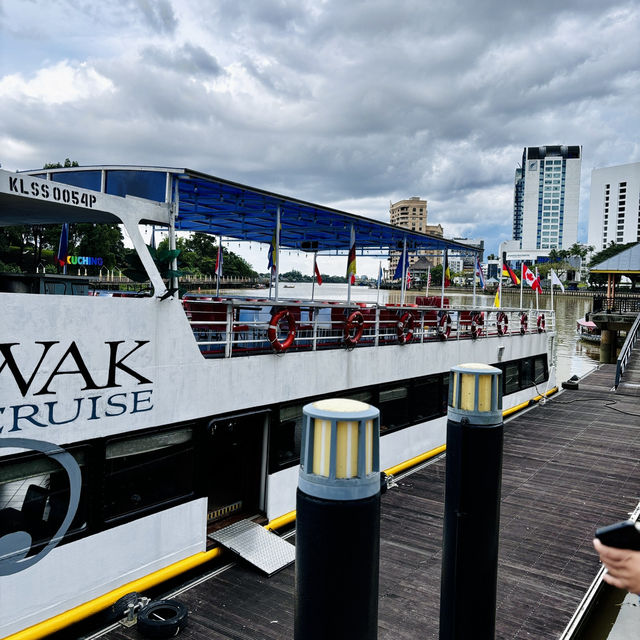 "Scenic Sarawak River Cruise: Explore Kuching's Waterfront and Historic Landmarks"