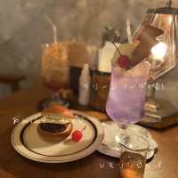 クリームソーダとハンバーガーの可愛い喫茶店🍔🍹💖