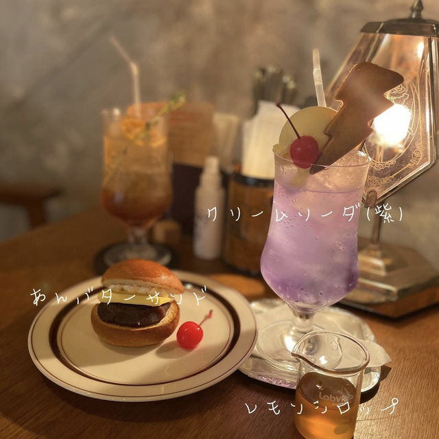 クリームソーダとハンバーガーの可愛い喫茶店🍔🍹💖