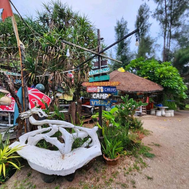 Happy Bar : คาเฟ่สไตล์บาร์