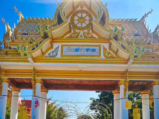 วัดแม่ย่าซอมใหญ่อลังการสวยงามมาก