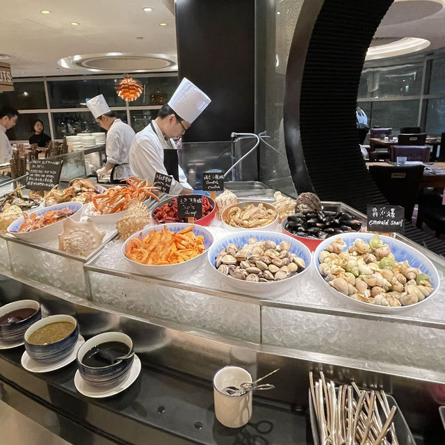 朗廷酒店自助餐-環境舒適，服務周到，任食帶子、生蠔、龍蝦