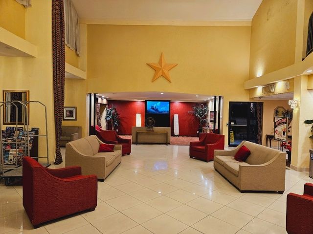 Stay here if you want some place nearby George Bush Intercontinental Airport