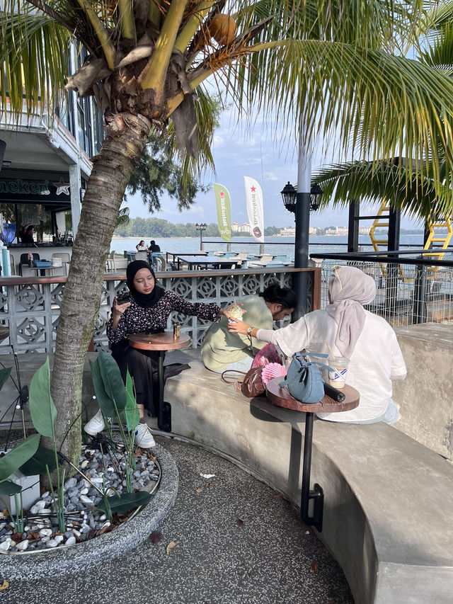 Zus Coffee PD Waterfront: Coffee by the sea
