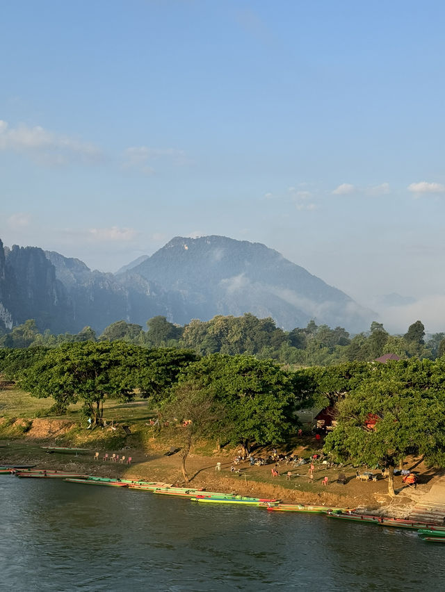 ที่พักวังเวียง | สปป.ลาว 🏡⛰️🛌💤