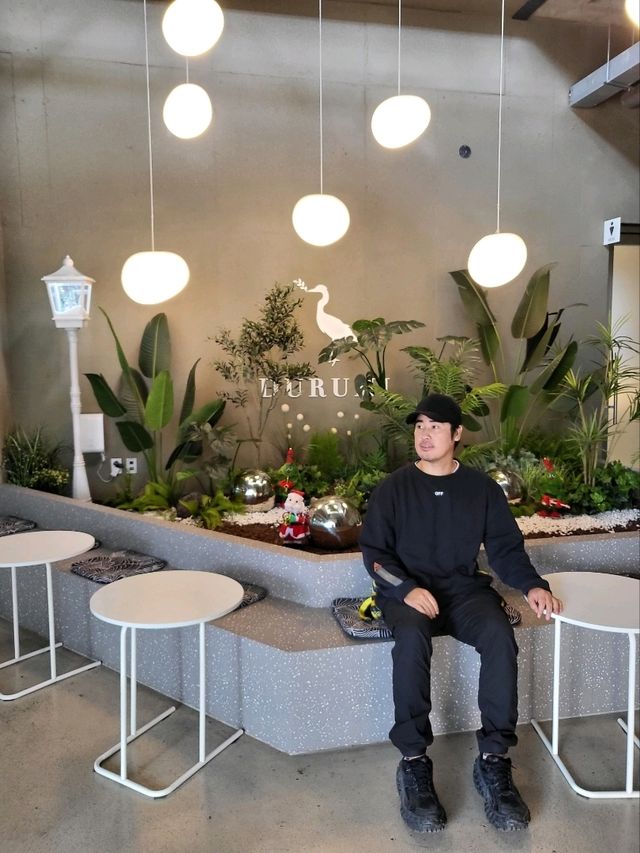 연말감성 가득한 기장 대형카페