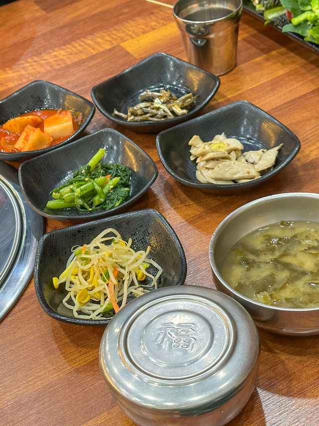 싱그러운 쌈 채소가 가득한 익산 <정통쌈밥 본점>