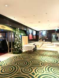 北海道　札幌観光　札幌グランドホテルのクリスマスツリーが綺麗だぞ！
