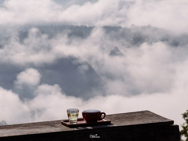 จิบกาแฟชมวิวภูเขาที่เด็กดอยคอฟฟี่บ้านจ่าโบ่