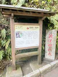 【神奈川県/鎌倉　“境内の湧き水で銭を洗うと富が増える”と言われている『銭洗弁財天 宇賀福神社』】