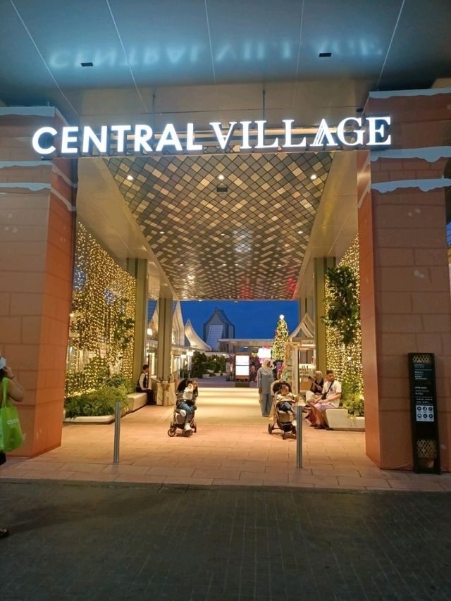 ถ่ายรูปคริสมาสต์กันที่ Central Village