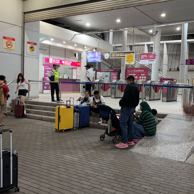 Parking to the Salak transit rail